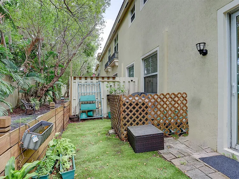 2851 W Prospect Rd #305 — Photo 27