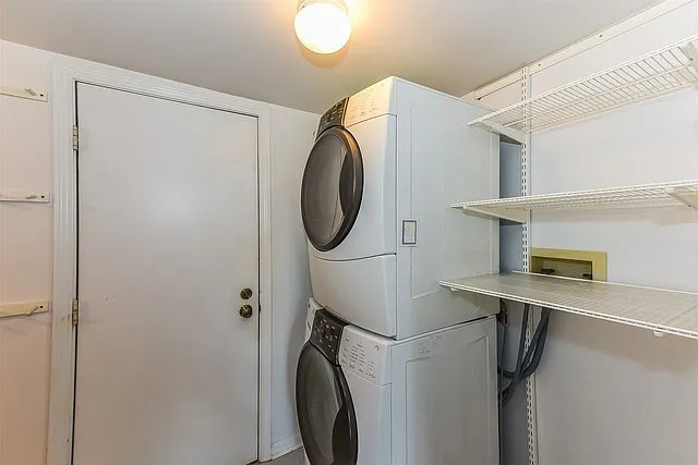 376 Bentley Pl — Photo 15