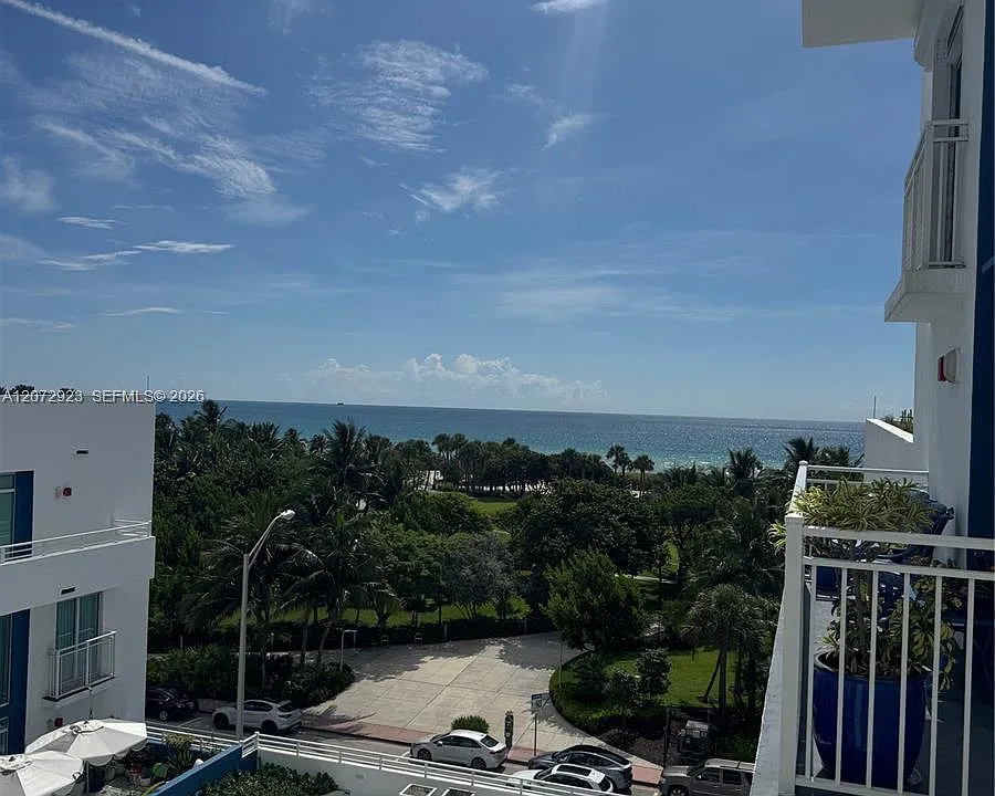 7600 Collins Ave #703