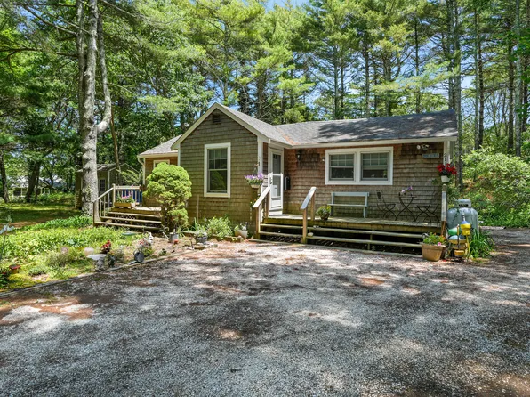 21 Clay Pit Rd, Edgartown, MA 02539