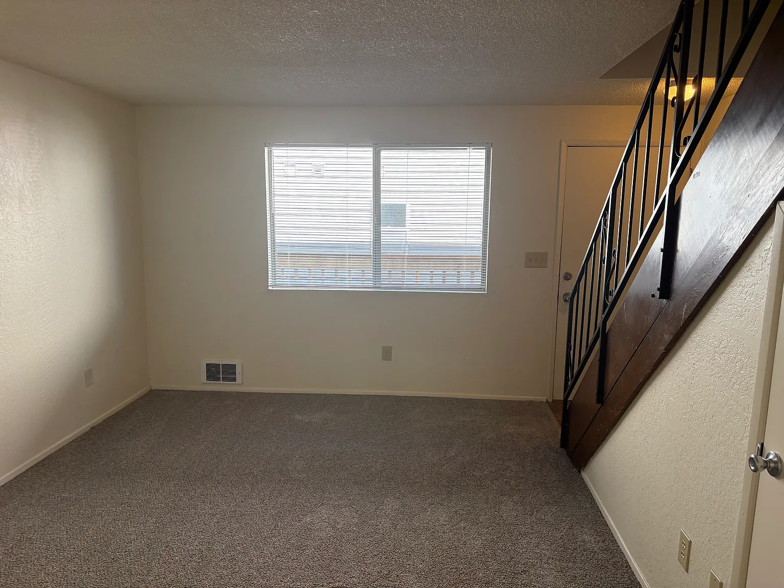 2 bed, 1.5 bath, $1,550 — Photo 2