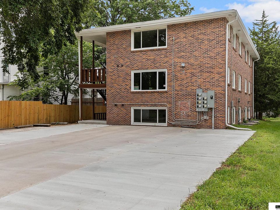 1st image of 520 S 27th St