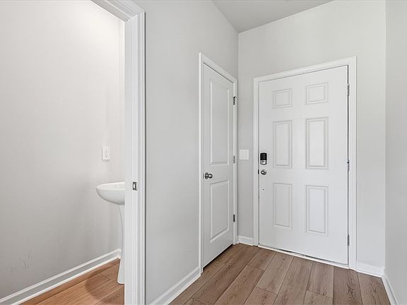 4th image of 270 Fair Cross Cir