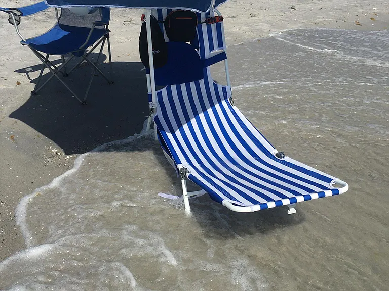beach 1 minute away.