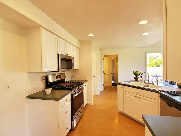 20040 Torrey Pines Dr — Photo 4