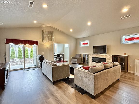 4th image of 5218 NE 43rd Cir