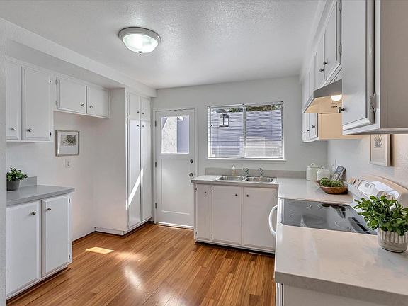3rd image of 436 Los Arboles St