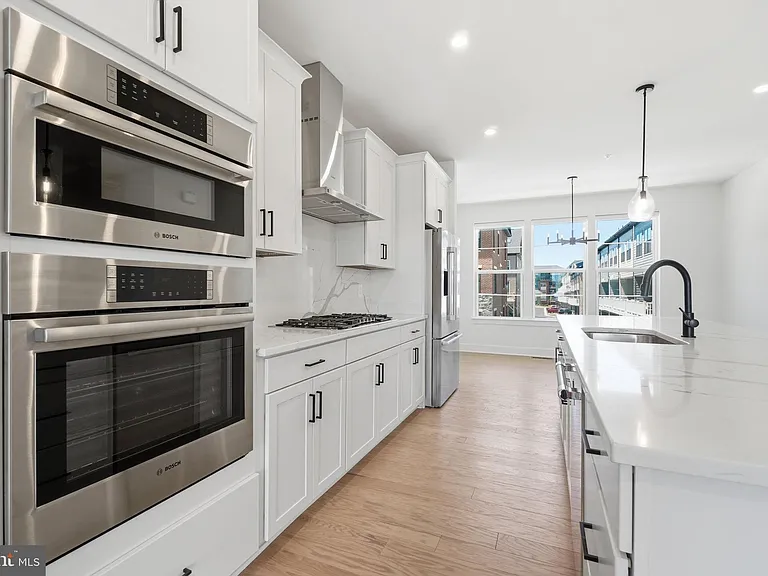 10235 Dalmatian St — Photo 5
