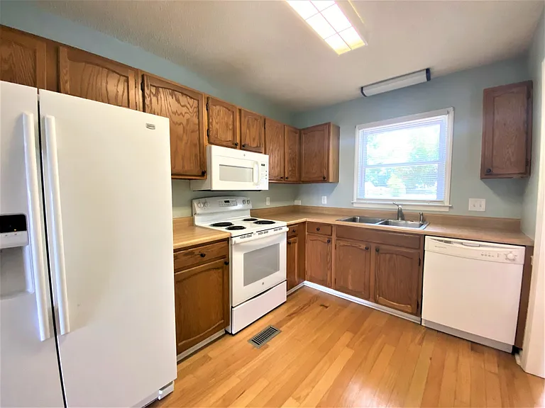 20 White Dogwood Rd #F — Photo 4
