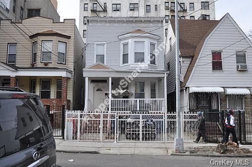1st image of 2739 Creston Ave