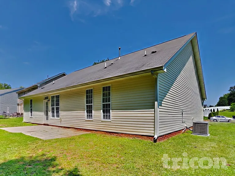 1582 Weatherend Dr — Photo 18