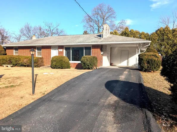 7690 Daniel Dr, Harrisburg, PA 17112