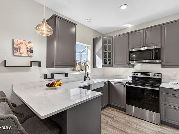3rd image of 871 E KAPASI Lane