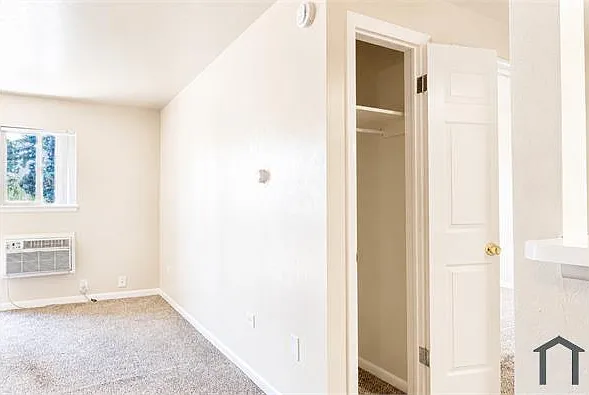 1375 Everett Ct #204 — Photo 5