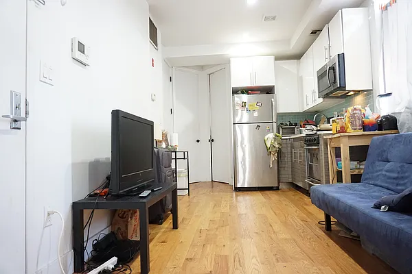 Rented by Rennit Inc. | media 40