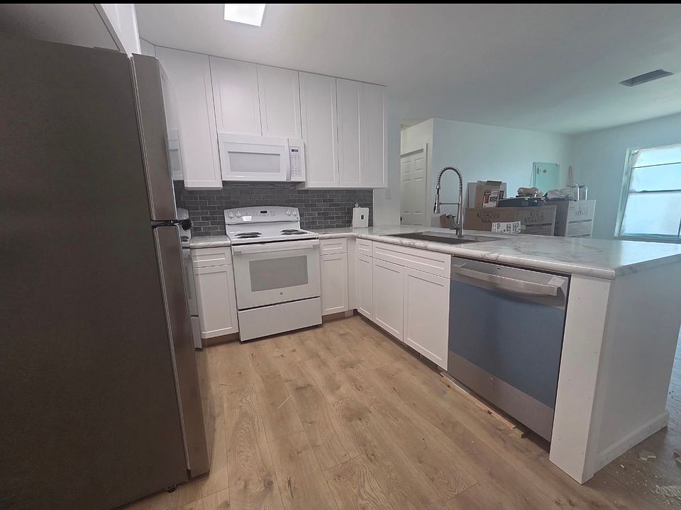 1st image of 3111 NE Savannah Rd #3111