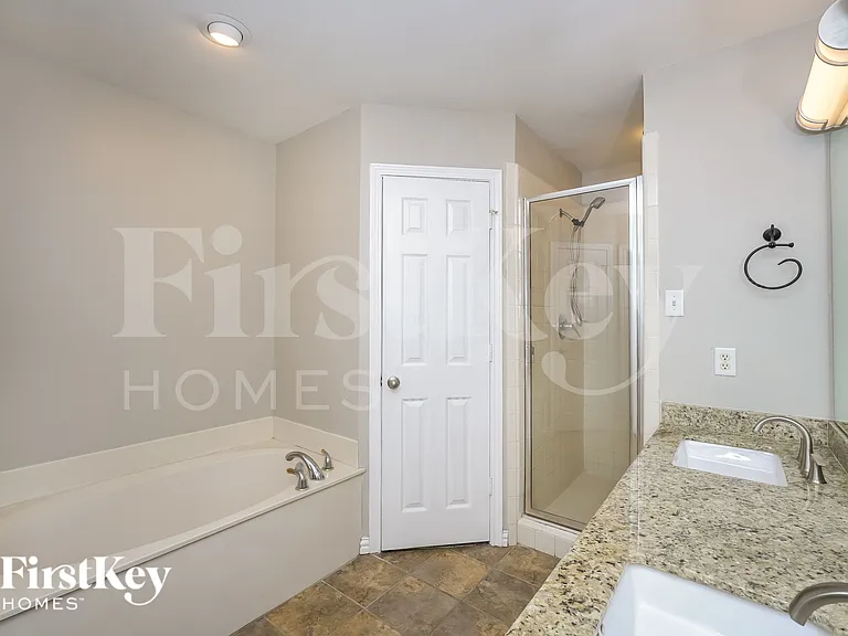 101 Canterbury Dr — Photo 11