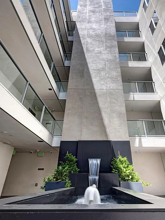 1330 Federal Ave — Photo 2