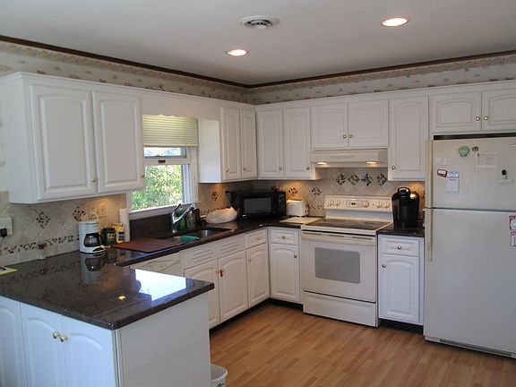 3rd image of 34 Bayside Dr