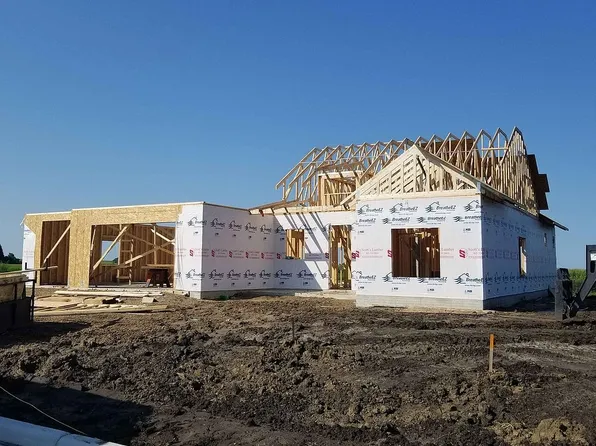 907 Sundance St, Valley Springs, SD 57068