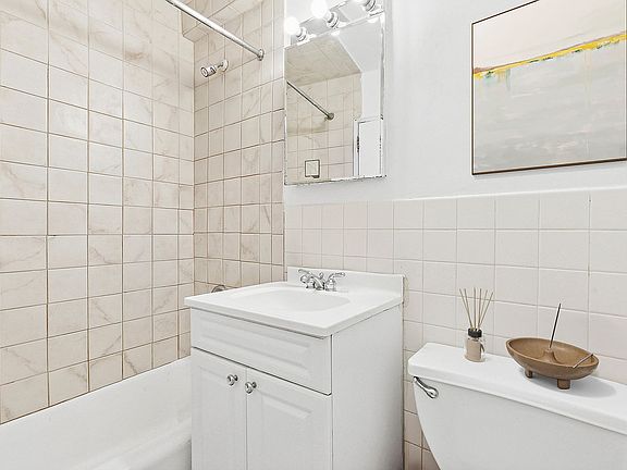 5th image of 245 E 35th St APT 4H