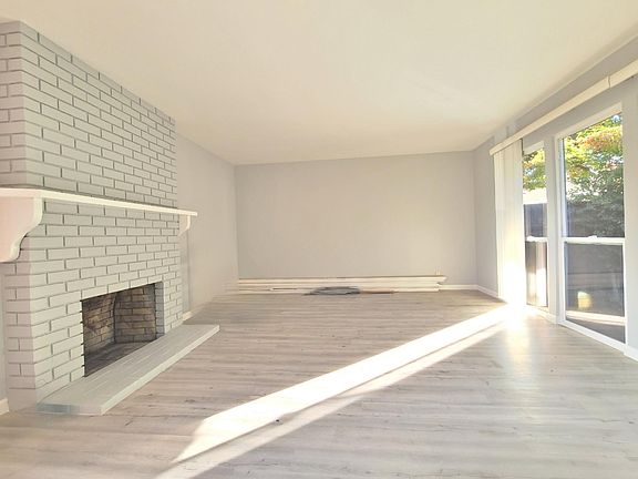 5th image of 1474 Merry Ln #1