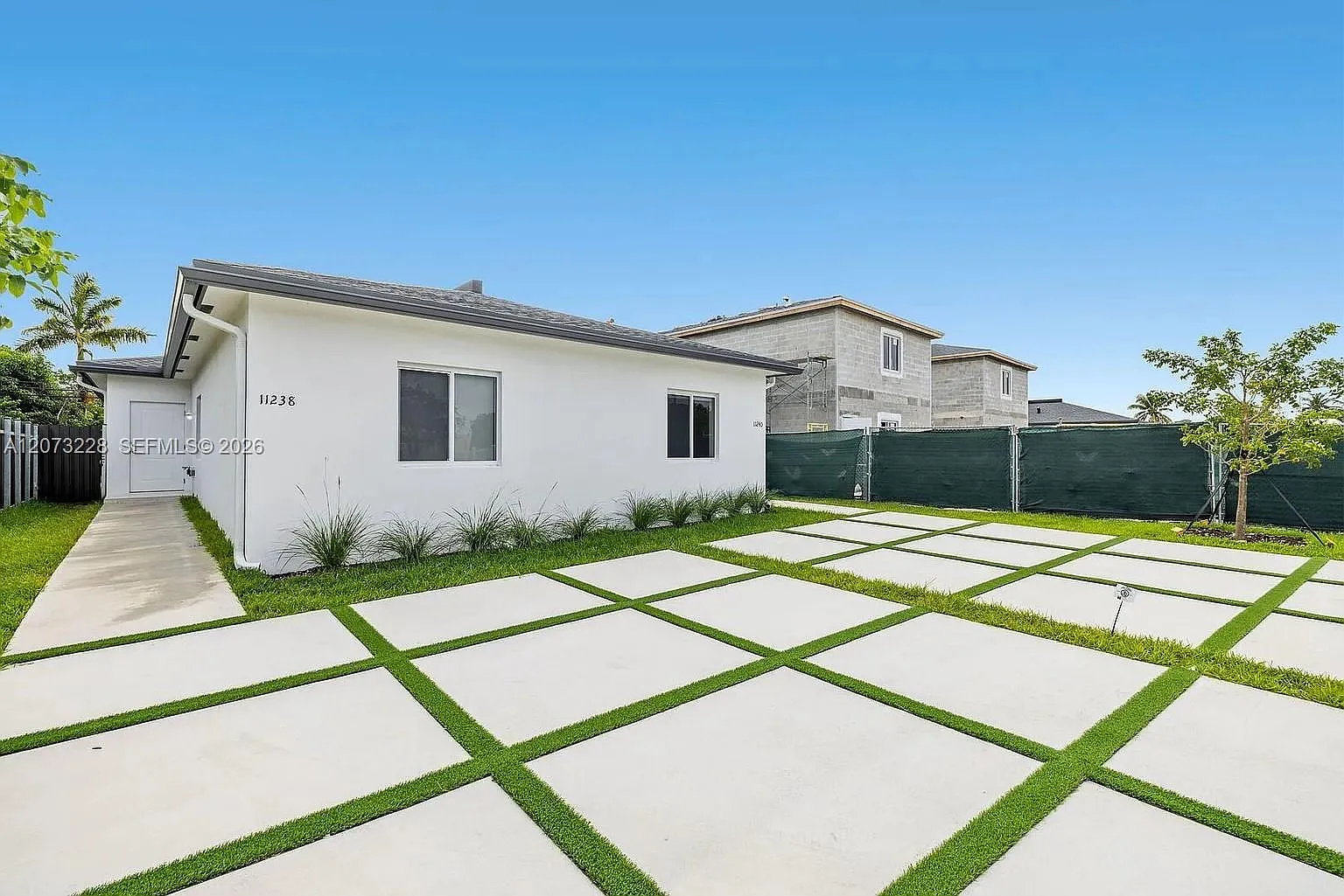 Gabriela Estates — Photo 1