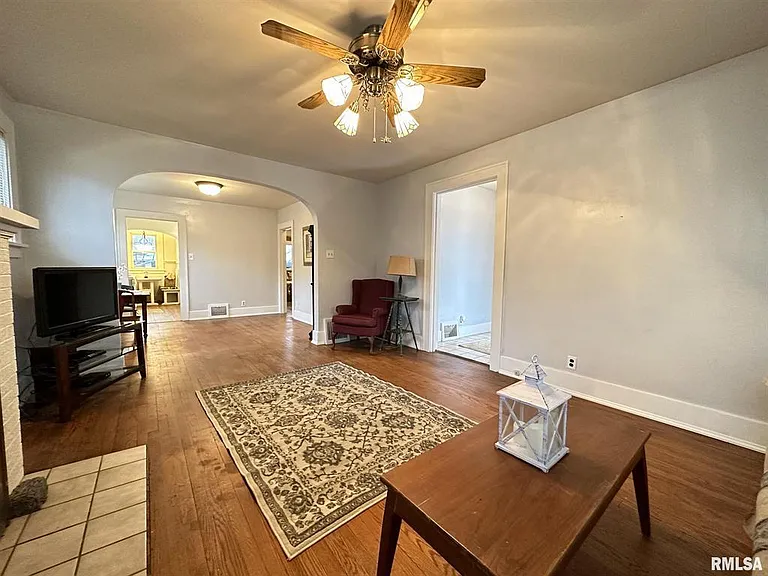 1020 Florence Ave — Photo 7
