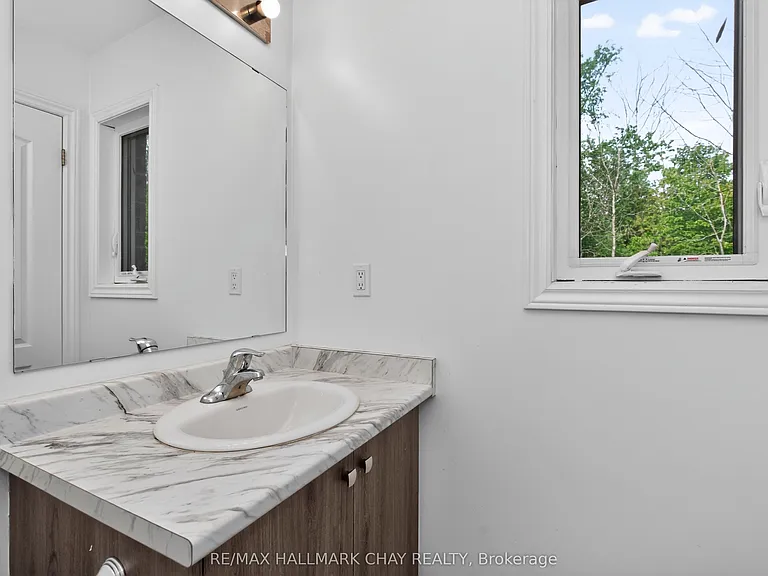 38 Milson Cres — Photo 35