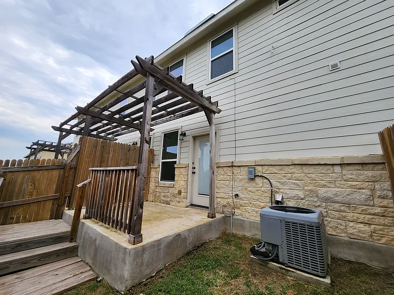 340 Untermaier St — Photo 20