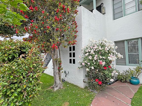2nd image of 113 W 20th St #113