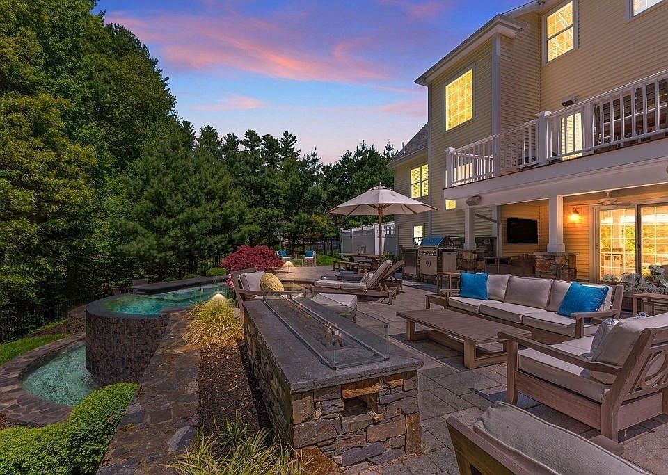 39 Opal Cir, Franklin, MA 02038 | Zillow