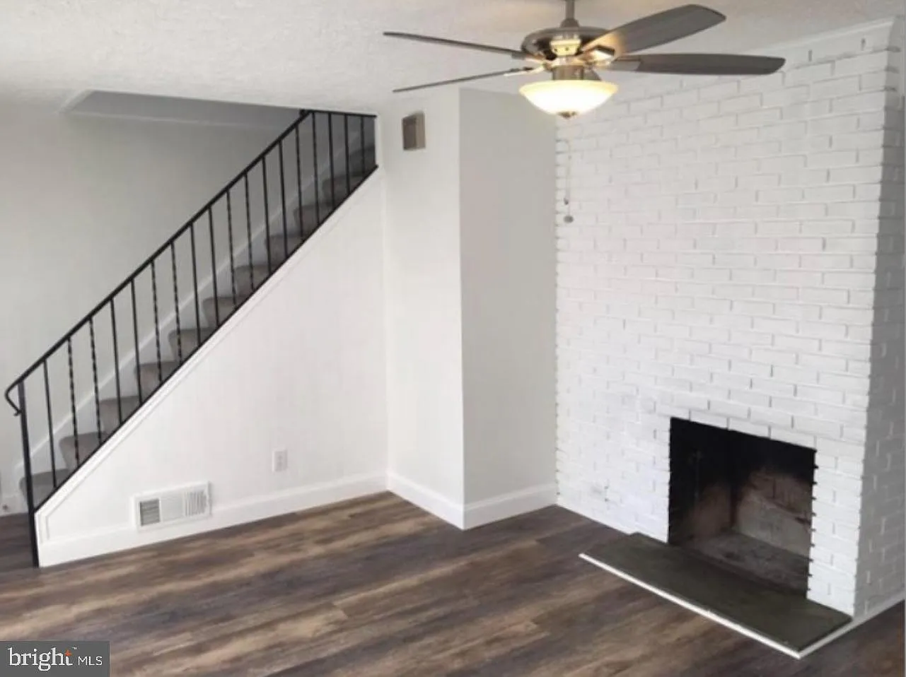 4 bed, 1.5 bath, 1200 sqft, $3,200 — Photo 4