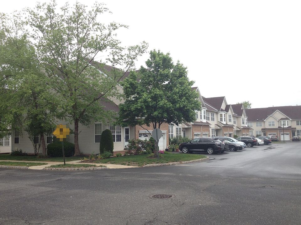 2nd image of 4 Gallop Ln #304