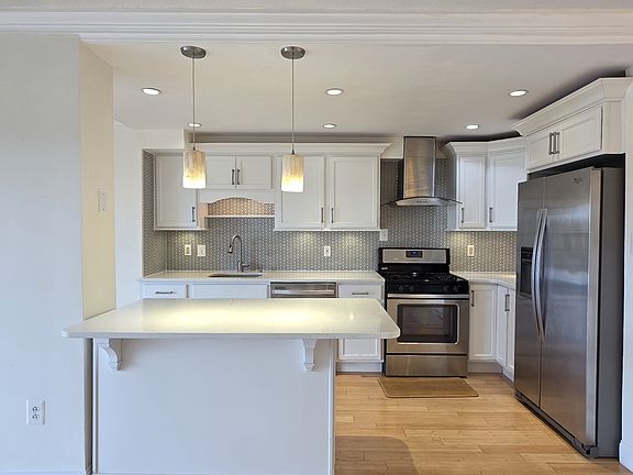 2nd image of 750 Harvard Ave #1117