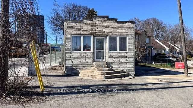 1st image of 104 Danforth Rd