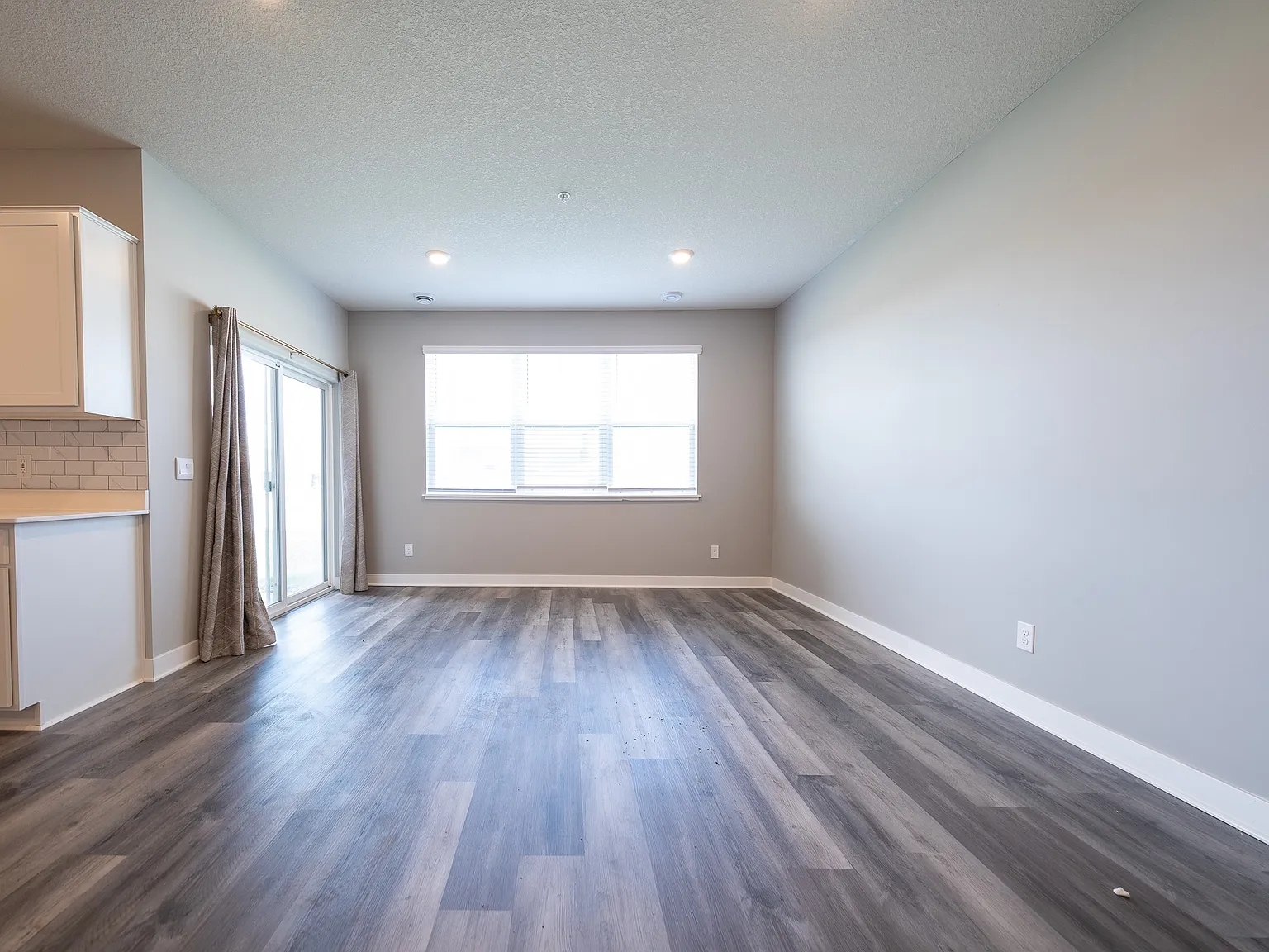 Kaylemore Trail, Rosemount (13748) LS JS1 - 1 — Photo 3