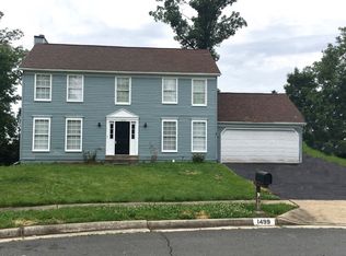 1499 Oak Trail Ct, Herndon, VA 20170