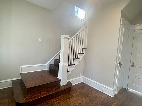4th image of 115 Hawthorne Ave