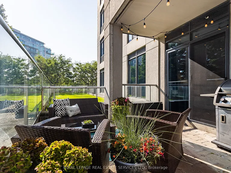 2083 Lake Shore Blvd W #109 — Photo 1
