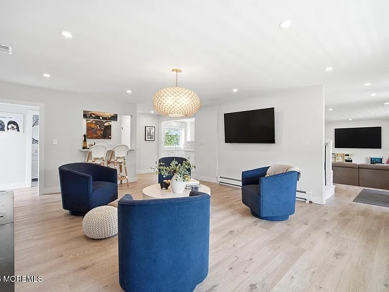407 N Douglas Ave — Photo 4