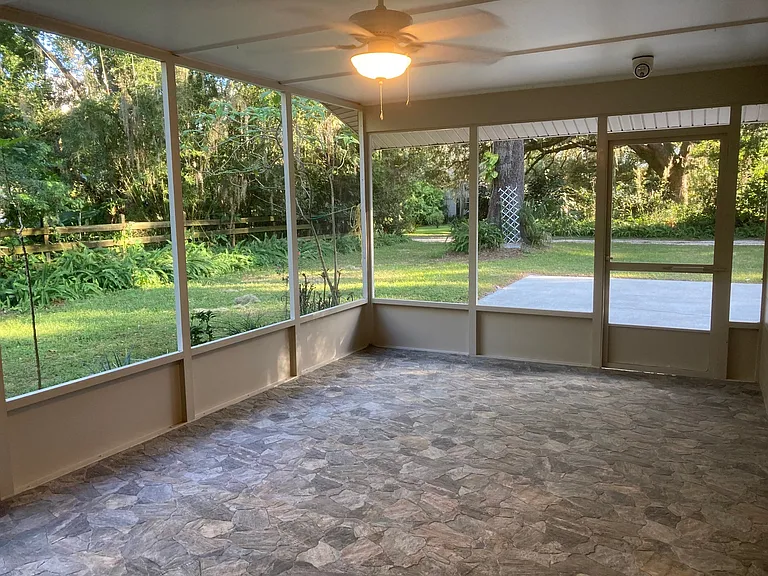 Large screened patio; very private - no neighbors in sight