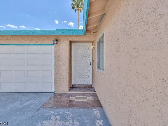 4th image of 6125 Caprino Ave