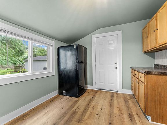 4th image of 1060 W 10th Ave