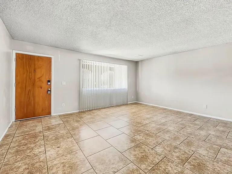 5634 W Hubbell St — Photo 14
