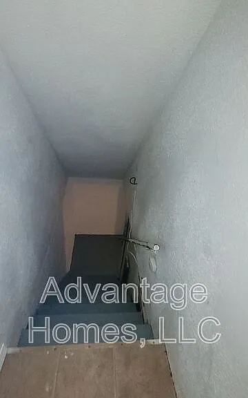 711 N 70th Ter — Photo 18