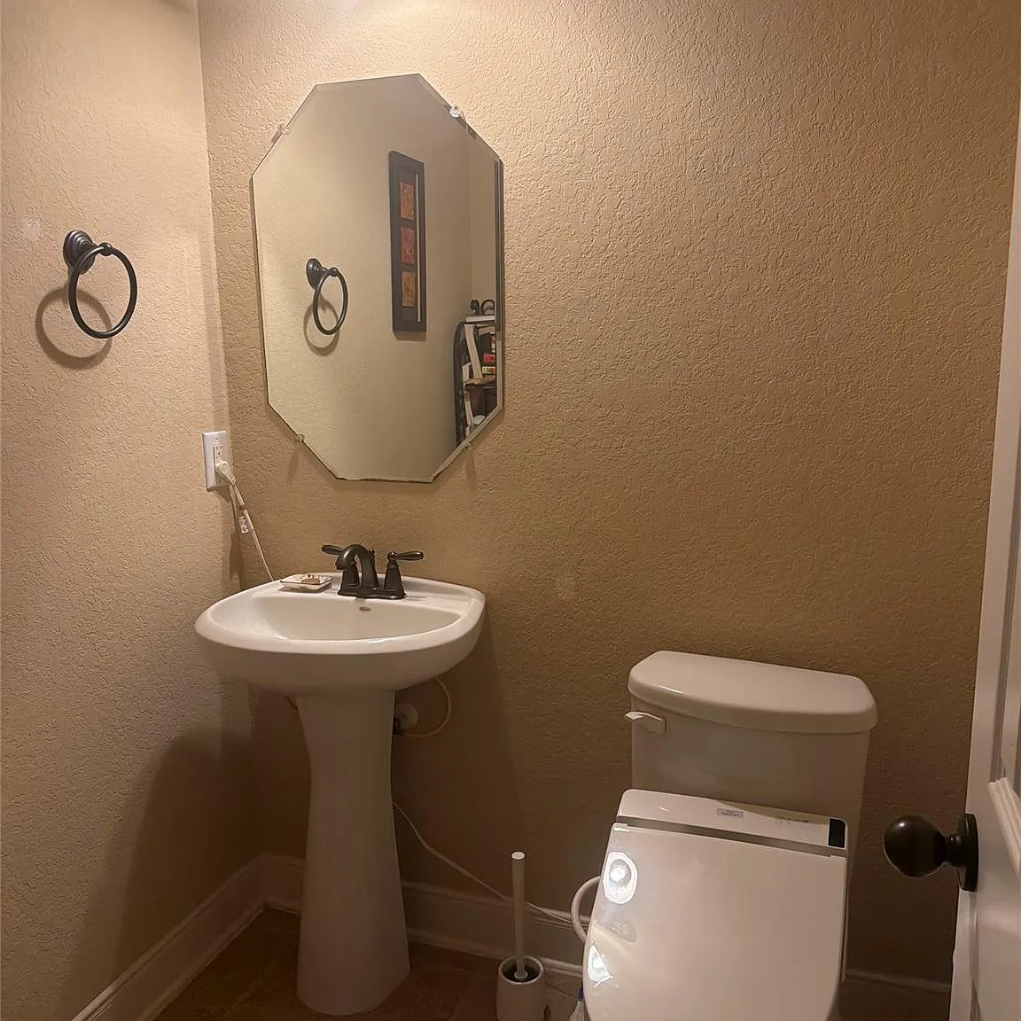 4 bed, 2.5 bath, 2966 sqft, $3,900 — Photo 2