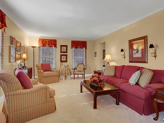 2nd image of 2209 Boxwood Ln