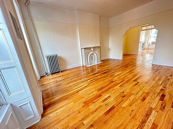 4th image of 258 President St #3