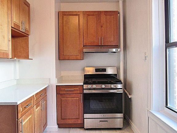 2nd image of 2823 42nd St APT D1